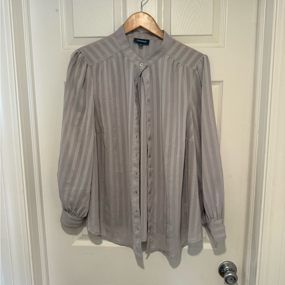 Modcloth Women’s Gray Button-Down Blouse